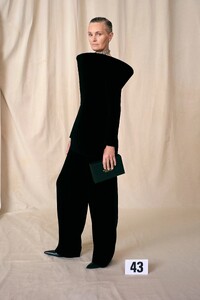 balenciaga-couture-fw21-paris43.thumb.jpg.d1be5962aae911aaade0afb0e12cb473.jpg