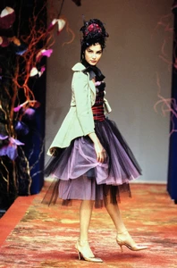 christian-lacroix-spring-1999-couture-3.thumb.jpg.0fcf7d150d78fe81477e55ec82100e02.jpg