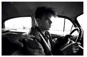 vogue-homme-international-ss13-lyle_(7).thumb.jpg.3b6ad63a10309b3cf1ff654216017bd6.jpg