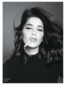 vogue-paris-2012-mai-155.thumb.png.e30a68a3db29291d1419e350c0a3d606.png