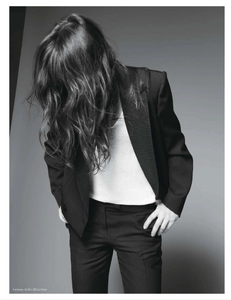 vogue-paris-2012-mai-161.thumb.png.06d8e101b10da1d50d786e406ae929b5.png