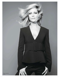 vogue-paris-2012-mai-167.thumb.png.b501481debf8911a0694076f5c00b061.png