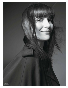 vogue-paris-2012-mai-169.thumb.png.95c324fc5dcf8a84d824a7c877e834fe.png