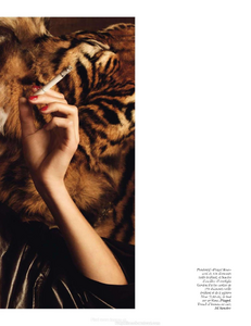 vogue-paris-juin-juillet-2012-213.thumb.png.66eaf0adfa3681cdaffaeb2535902cb4.png