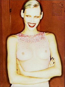 von_Unwerth_Vogue_Italia_August_1996_03.thumb.png.d92b6ea1dcb20dc302bd4e14b6d3cd1a.png