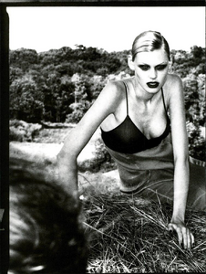 von_Unwerth_Vogue_Italia_August_1996_05.thumb.png.e3afffd0133e8907ad4ab5bb3142528f.png