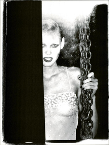 von_Unwerth_Vogue_Italia_August_1996_07.thumb.png.98e68f7bc9de10dfa576628f04677185.png