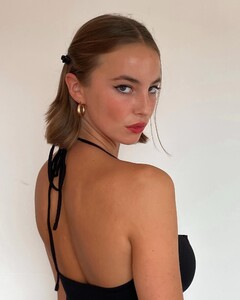 am.e.lie 2022-10-26 14.02 CkL0JIZMqHT_4_6 312807015_440484754899271_3129247880862011761_n.jpg