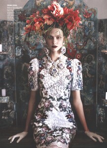 Brazilian_Testino_US_Vogue_July_2012_04.thumb.jpg.5ed3bbf4c8fdb34617f2c135c9ba09e9.jpg