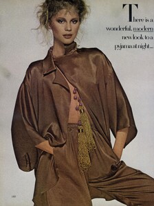 Fashion_Watson_US_Vogue_December_1977_05.thumb.jpg.993c4d3ec1509a828e54b44a67e2718f.jpg