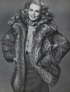 Fur_Avedon_US_Vogue_October_1976_04.thumb.jpg.da38cb3263da6133768b93b3e83a75b8.jpg