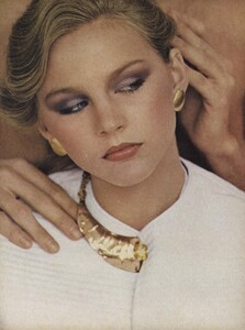 Good_US_Vogue_January_1979_08.thumb.jpg.8d300d558aa532b0bf557d6998810c58.jpg