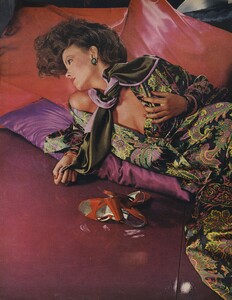 Insiders_von_Wangenheim_US_Vogue_December_1974_01.thumb.jpg.d250f4a8f8867f1b4eff6d4f3f2edef6.jpg