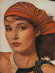 Scarf_Avedon_US_Vogue_March_1977_05.thumb.jpg.2ea3fc3d26fff4fd11ae954003402d7d.jpg