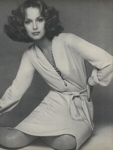 Scavullo_US_Vogue_February_1974_12.thumb.jpg.e7a045f464fd840184600a5d882fdd3c.jpg
