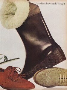 Shoe_Penn_US_Vogue_July_1977_04.thumb.jpg.80f2789a25966344d50c360895e7a7e7.jpg
