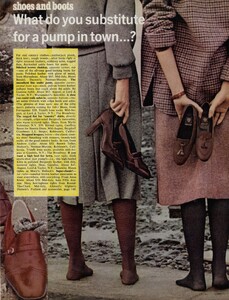 Turbeville_US_Vogue_July_1976_08.thumb.jpg.09792e4407ca7c2b295b911945732e6f.jpg