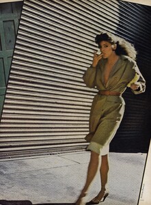 Unbeat_Blanch_US_Vogue_January_1979_10.thumb.jpg.430bfbc86552351e03382c487f44febb.jpg