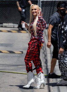 gwen-stefani-jimmy-kimmel-live-in-la-07-13-2022-4.jpg