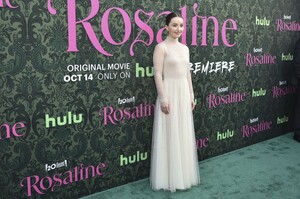 kaitlyn-dever-at-roseline-premiere-in-los-angeles-10-06-2022-3.jpg