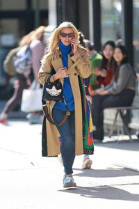 nicky-hilton-street-style-10-18-2022-2.jpg