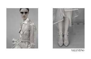 valentino-ss13-ad_(2).thumb.jpg.93d4939721d1c3ea370f4656dac7fd0b.jpg