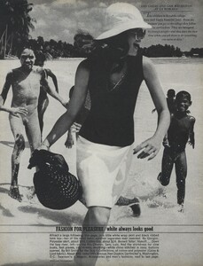 von_Wangenheim_US_Vogue_June_1973_04.thumb.jpg.7cd6fbb99c536d106f4c9532f0d0692e.jpg