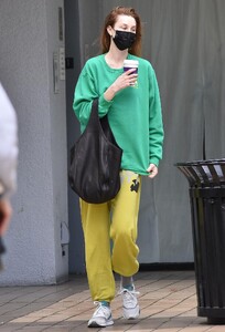 whitney-port-in-casual-outfit-los-angeles-03-05-2022-0.thumb.jpg.8b168ce7c0d770b13b92777a90b957a5.jpg