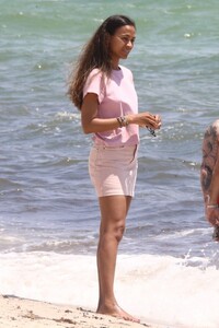 zoe-saldana-miami-beach-05-09-2022-6.jpg