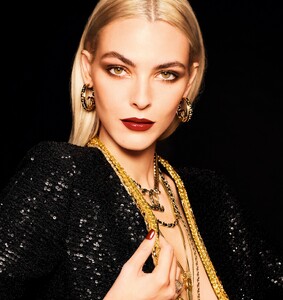 Chanel Makeup Holiday 2022 Collection.jpg