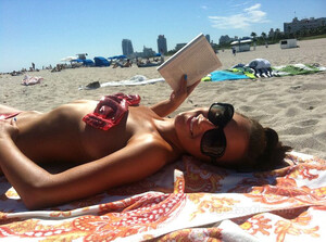 700989612_tduid1848_rosie_jones_twitpics_bikini_time_01_123_89lo.thumb.jpg.35d1d9417e3367928d9d10d361dfd3f4.jpg