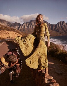 Jansson_Vogue_Paris_March_2017_10.thumb.jpg.048379853f8c36f0b6eae3729f6579de.jpg
