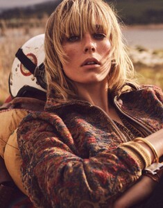 Jansson_Vogue_Paris_March_2017_11.thumb.jpg.a1b94cb58bce9c1ee3df8a4015660b67.jpg