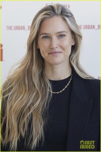 bar-refaeli-xti-ambassador-22.thumb.jpg.62ce240bf0d11805480d974a9ead647b.jpg