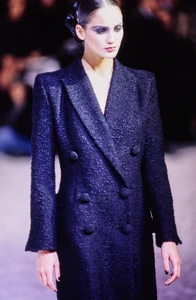 014-john-galliano-fall-1995-ready-to-wear-detail-02-CN00119631-ines-rivero.thumb.jpg.9cdb3be13205e8448cdc072d15787536.jpg
