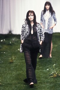 1043732645_EmanuelUngaro1999WomenRTW12.thumb.jpg.941f9865ac8e1e14a0028d1d5020af3b.jpg