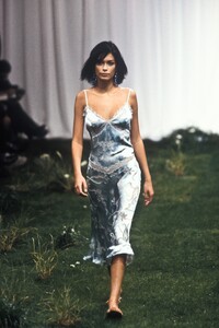 1082574051_EmanuelUngaro1999WomenRTW29.thumb.jpg.369e65ffec9a12d699034163559e2745.jpg
