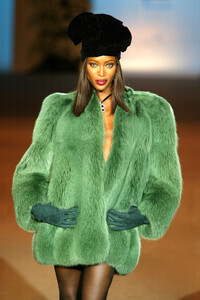1115589973_YvesSaintLaurent2002HauteCouture47.thumb.jpg.ee7ff02f59853c86ca0a0e3308d23ad5.jpg