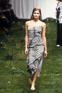 1446609373_EmanuelUngaro1999WomenRTW4.thumb.jpg.d6b250727dd479d578857de9584e0697.jpg