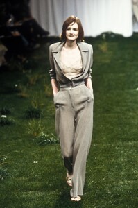 1623755007_EmanuelUngaro1999WomenRTW3.thumb.jpg.29d7beea1d4242b55e3360b843287568.jpg