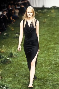 1631012570_EmanuelUngaro1999WomenRTW15.thumb.jpg.dbedc1d68c3c9c0553f33a727a83ca62.jpg