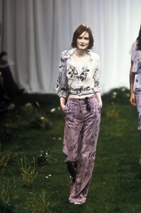 1741748006_EmanuelUngaro1999WomenRTW10.thumb.jpg.135fcd1879574e150db103ceac283b8f.jpg