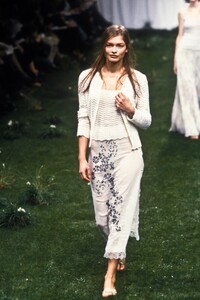 177489752_EmanuelUngaro1999WomenRTW58.thumb.jpg.c51ccabacc3f28fd319c7f5890f35dda.jpg