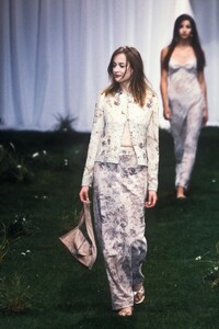 1934759136_EmanuelUngaro1999WomenRTW75.thumb.jpg.5bc4e44a52e7753e8a1dd9ef5576090e.jpg