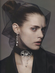 2007-10-vogue-fr-mb-1_orig.thumb.jpg.10eca1d1199cedcb82a37aad2b7f7854.jpg
