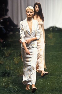 246888804_EmanuelUngaro1999WomenRTW82.thumb.jpg.4cd9f700c0b67a1ec10076a17fc4701b.jpg