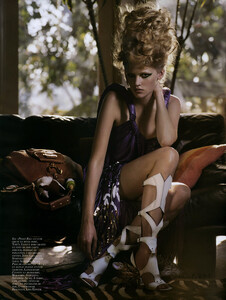 32089_VogueFra_March07_LaraStone_MarkSegal008_123_72lo.thumb.jpg.7a759939e457c91b6ff614d430648b59.jpg