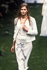 602556704_EmanuelUngaro1999WomenRTW59.thumb.jpg.6a10515a04828709f8ac2df9919d275a.jpg