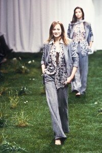 621175054_EmanuelUngaro1999WomenRTW33.thumb.jpg.3c663d4f0d1a7d8a9f7d404083696d07.jpg