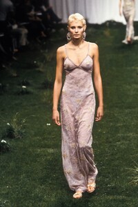 628057025_EmanuelUngaro1999WomenRTW23.thumb.jpg.7296b34cd2aa47cddb3f9e2d8b6f72bf.jpg